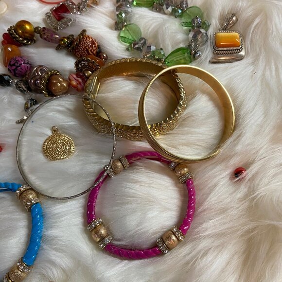 Fashion Costume Bracelets and Pendents Mixed Jewlery Lot of 17 - Picture 5 of 7
